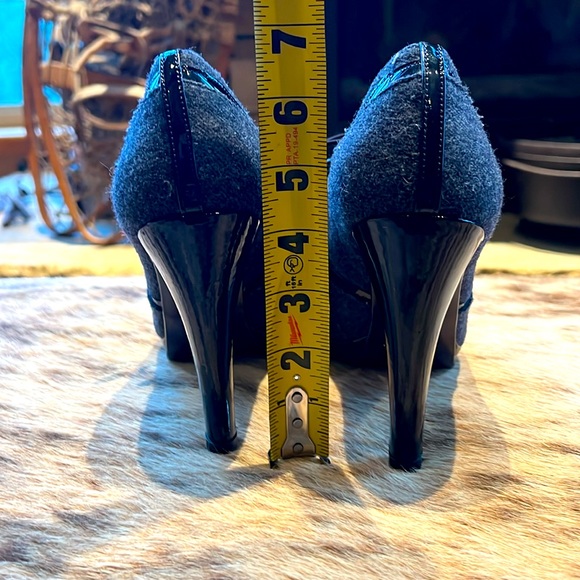 Stuart Weitzman for Neiman Marcus flannel platform bootie size 8 1/2. Gray - Picture 9 of 10